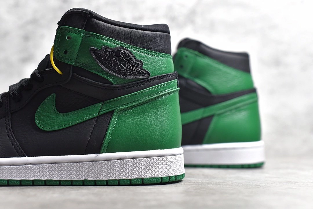 Air Jordan 1 Retro High OG “ Pine Green”