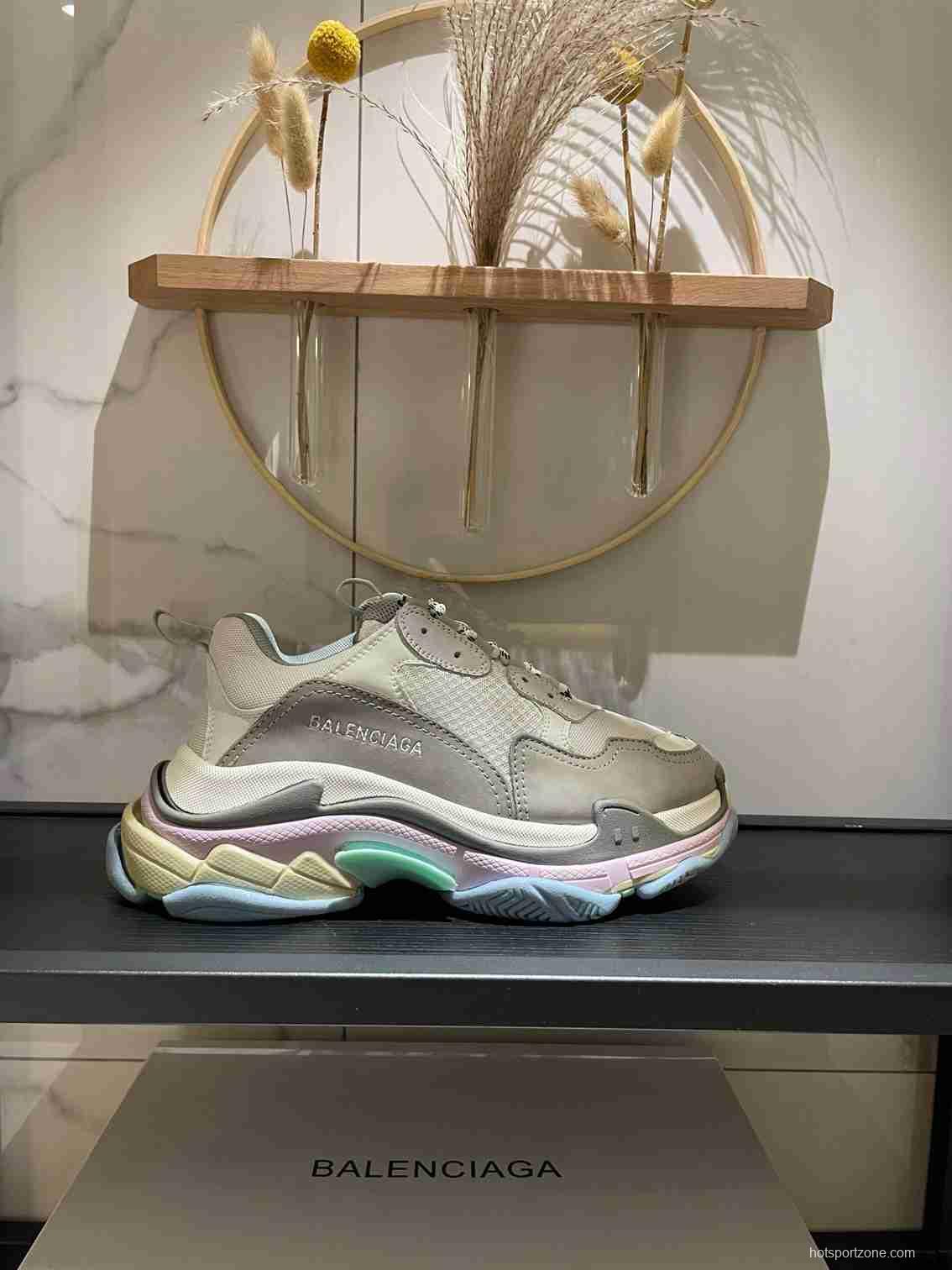 Men/Women Balenciaga Triple S Sneaker Grey Item Ab5580330