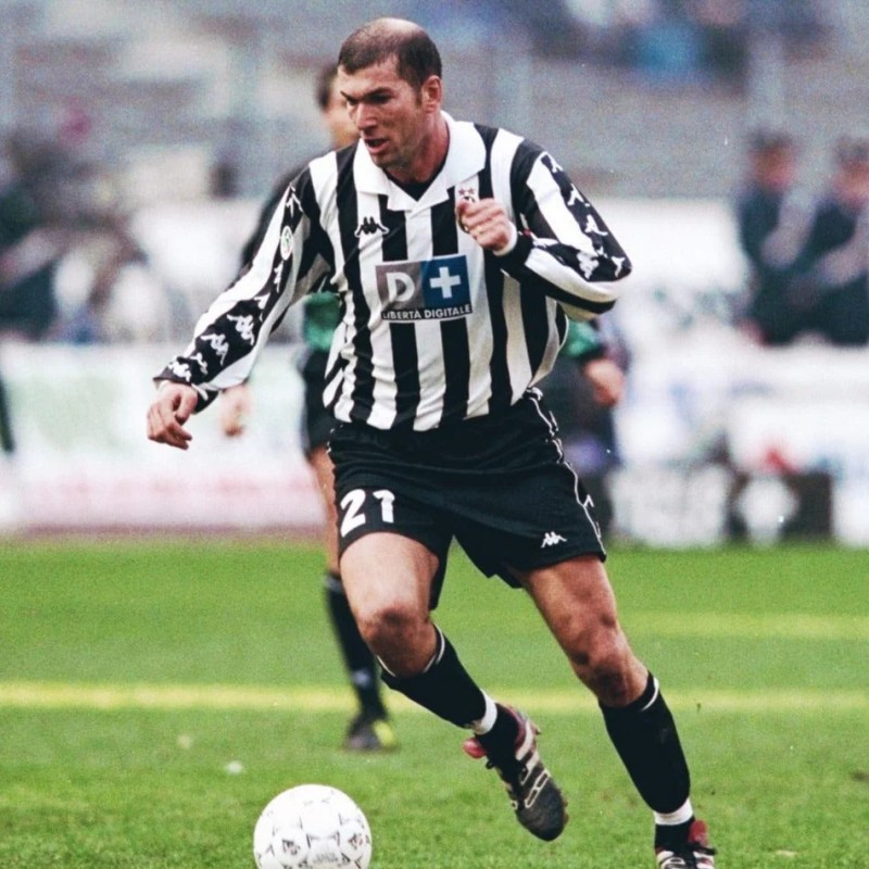 Retro 99/00 Juventus Home Jersey
