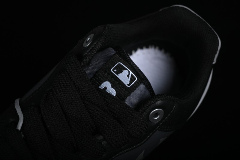 New York Yankees MLB Chunky Liner Basic Height Increasing Casual Sneakers - 3ASXCLB3N50BKL
