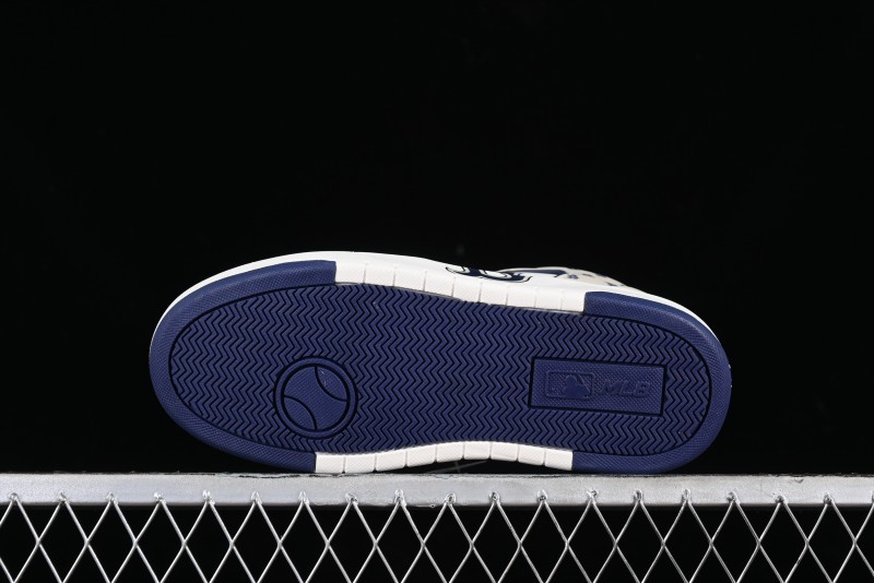 MLB Chunky Liner New York Yankees Lightweight Platform Sneakers with 6cm Height Increase - 3ASXLM13N43BGL