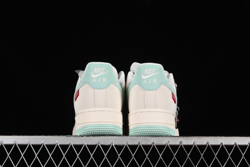 Supreme x Nike Air Force 1 '07 Low Collaborative Sneakers in Youthful Green - HD1968-023