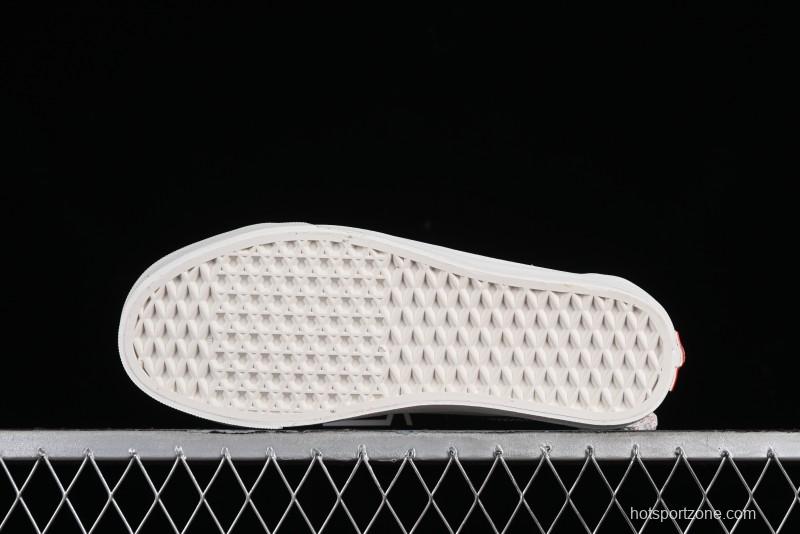 Vans Old Skool Reissue 136 Low-Top Skate Shoes with Detachable Cushioned Insole - VN000MT6KIG