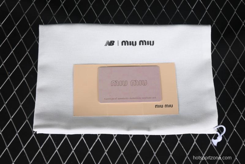 New Balance 530 Metallic Silver Sneakers – Stylish & Sporty Design