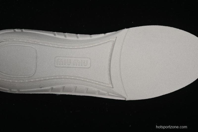 New Balance 530 Metallic Silver Sneakers – Stylish & Sporty Design