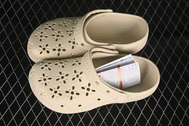 Crocs Classic Clog Two-Way Beach Sandals with Ventilation Holes - B.D4