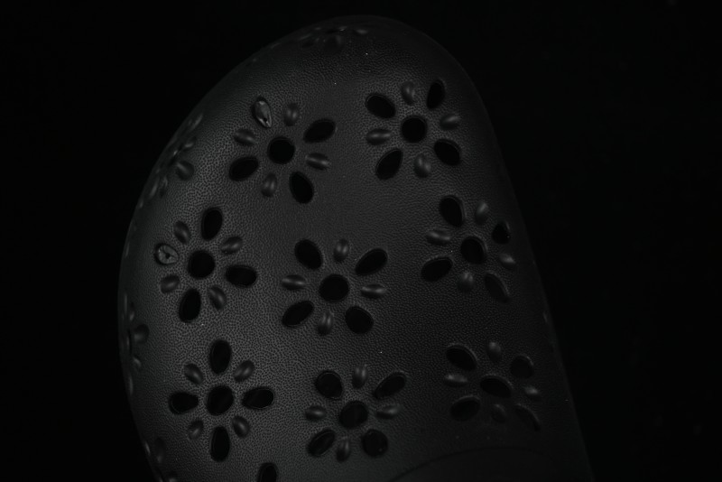 Crocs Classic Clog Two-Way Beach Sandals with Ventilation Holes - B.D4