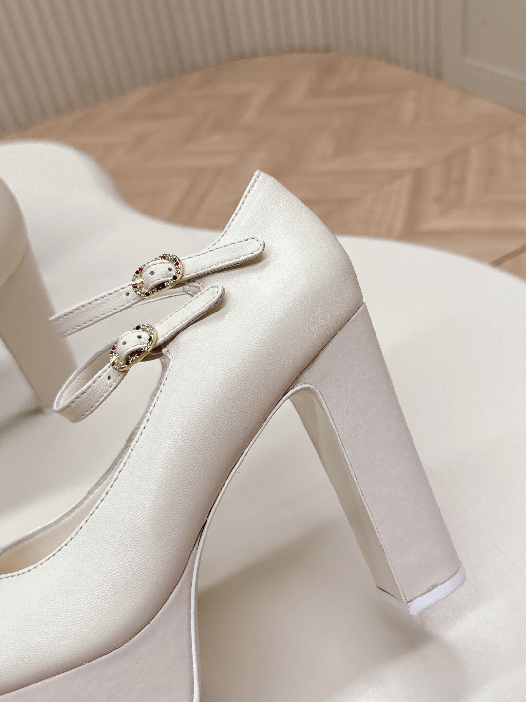 2025 Women Chanel White Black Leather Platform Mary Jane KFY00350