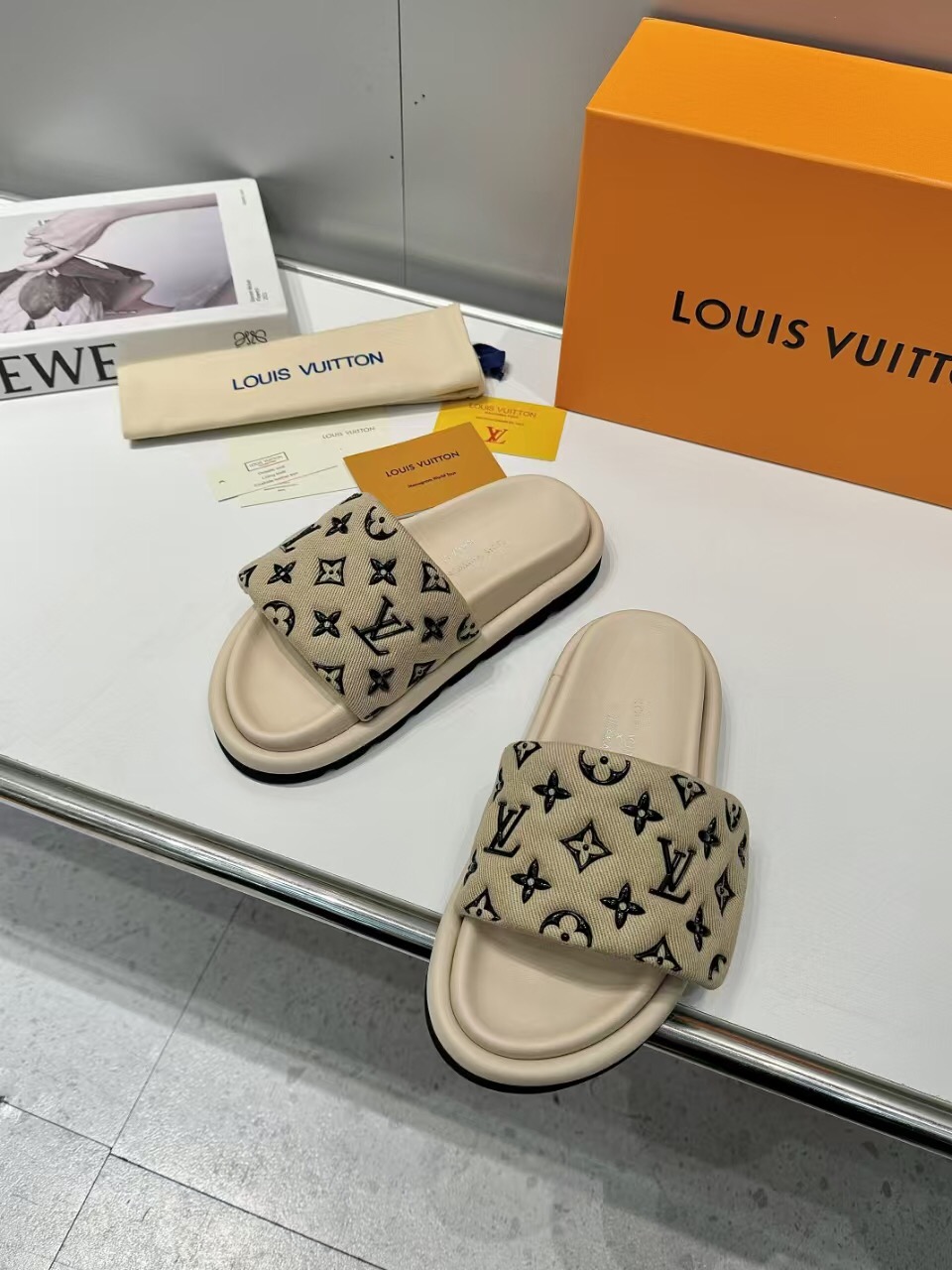 2025 Slippers Louis Vuitton Beige Fabric Slippers