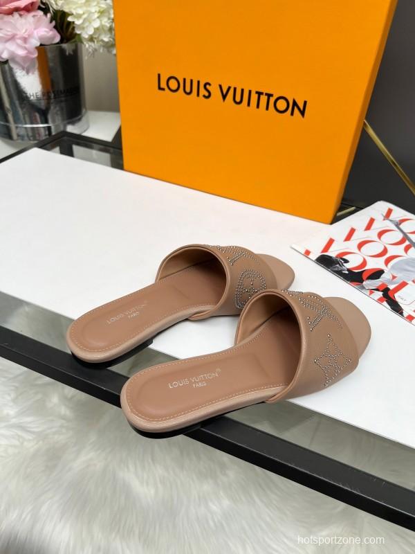 2025 Slippers Louis Vuitton Beige Leather Studded LY00200