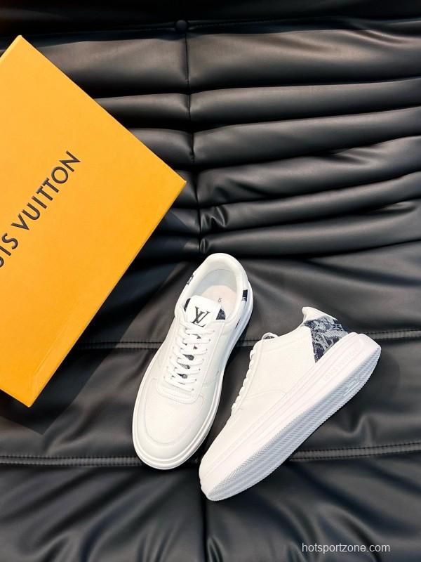 2024 Men Louis Vuitton White Leather Sneakers MJ00400