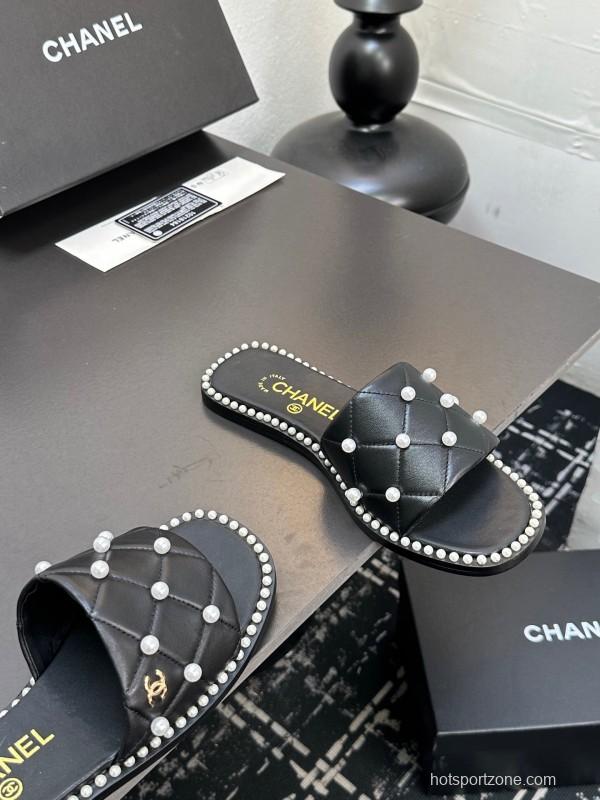 2025 Slippers CHANEL Black Leather Pearl Decor