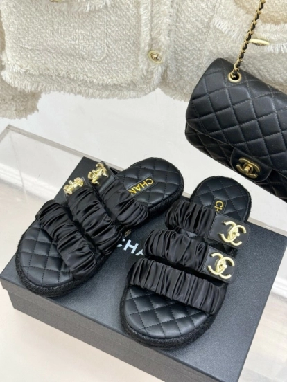 2025 Women Chanel Black Leather Slippers CC Logo KFY00230