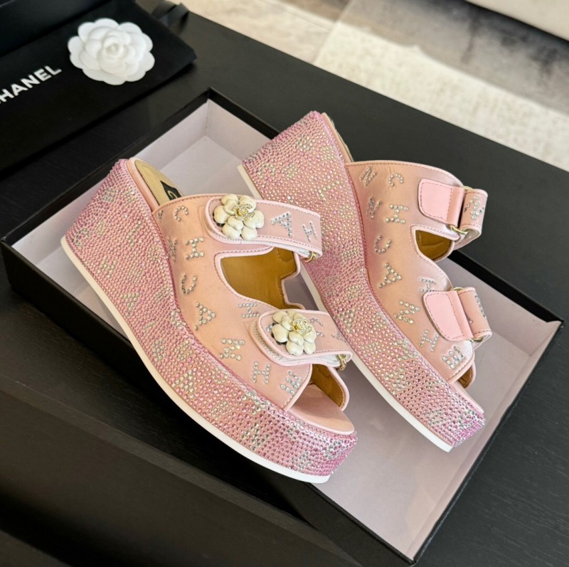 2025 Slippers Chanel Pink Leather Wedge Sandals LY00330
