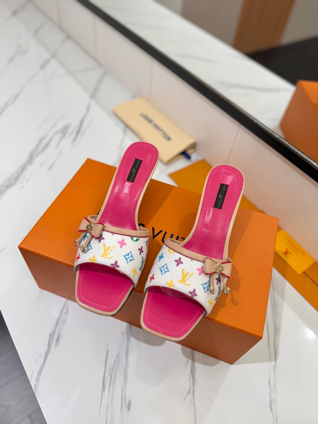 2025 Women LV Pink White Leather Sandals KFY00310
