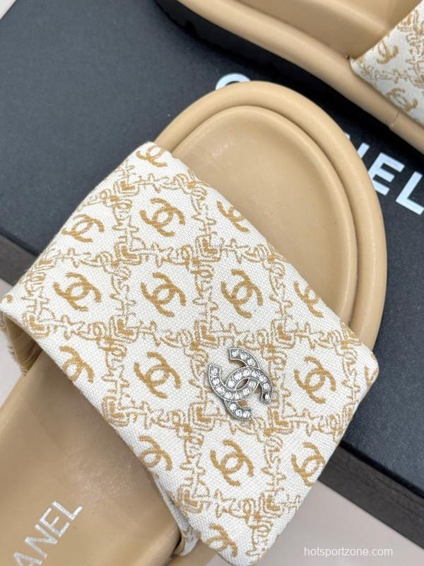 2025 Slippers Chanel Beige White Canvas Slippers