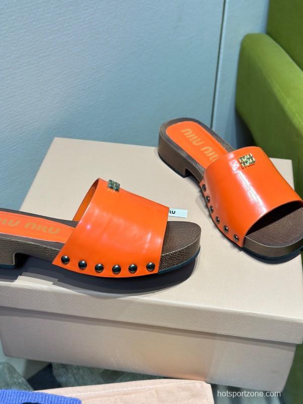 2025 Women Miumiu Orange Patent Leather Slippers