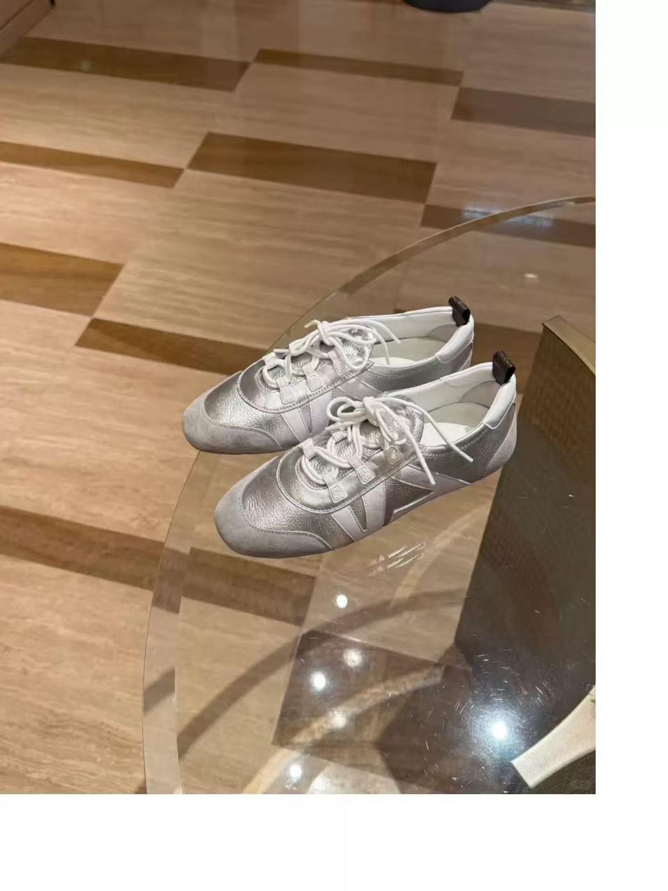 2025 Unisex Louis Vuitton White Silver Leather Sneakers LY00340