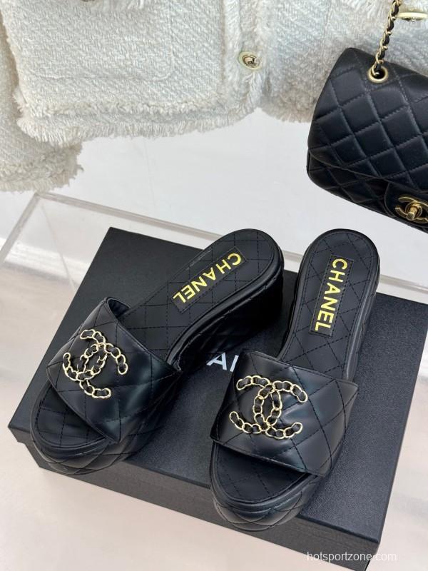 2025 Slippers Chanel Black Leather Slip-On Chain CC Logo