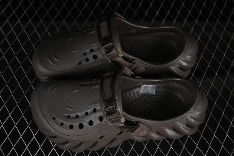 Crocs Bobs Flat Heel Closed Toe Slip-On Beach Clog Sandals - B.D4