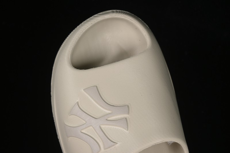 New York Yankees MLB Skipper Slide Summer Casual Sandals - 3ALPS015350IVS