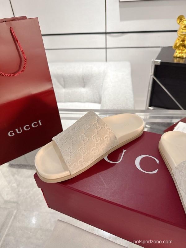 2025 Unisex Gucci Beige Embossed Leather Slippers Double G AS00240