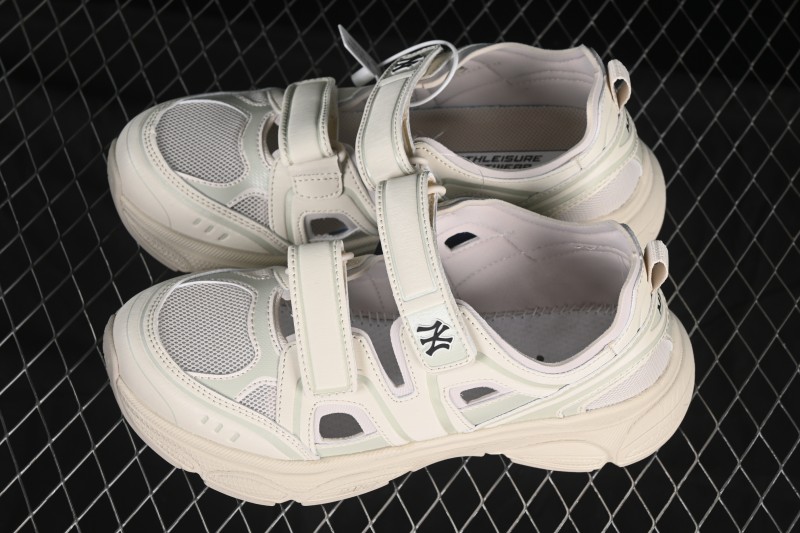 New York Yankees MLB Ace Runner Mask Jane Summer Casual Sandals - 3ASDACE5350CRS