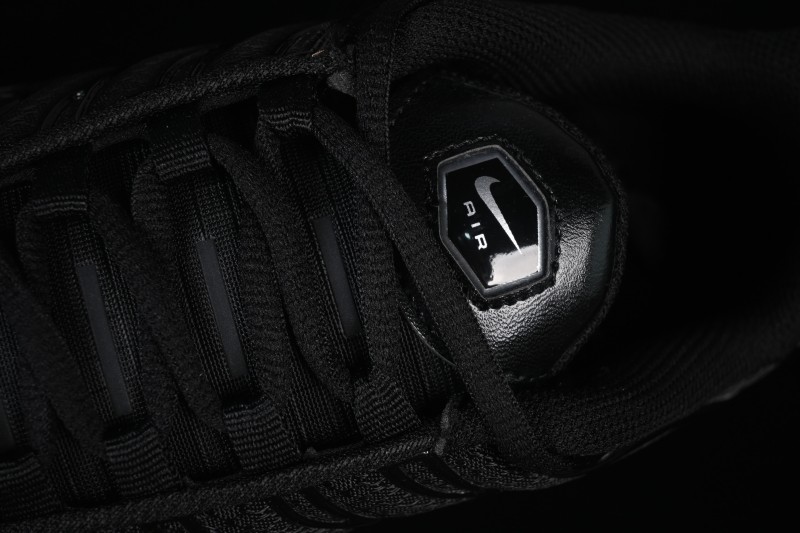 Nike Air Max Plus Retro Running Shoes with Air Cushion Technology - 604133-050