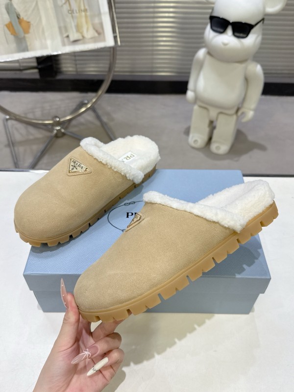 Prada Fall/Winter 2025 New Mule Slippers with Triangle Buckle Bread Loaf Toe - KFY00270