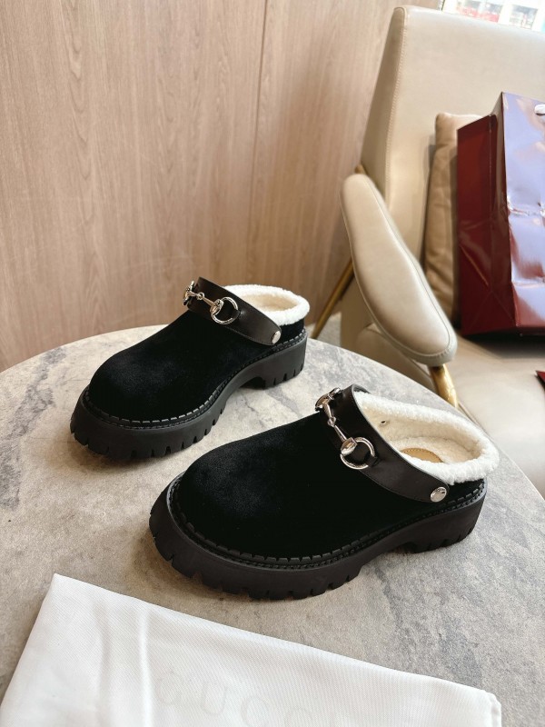 Gucci Mule Shoes with Horsebit Detail and Suede Wool Upper - LY00320