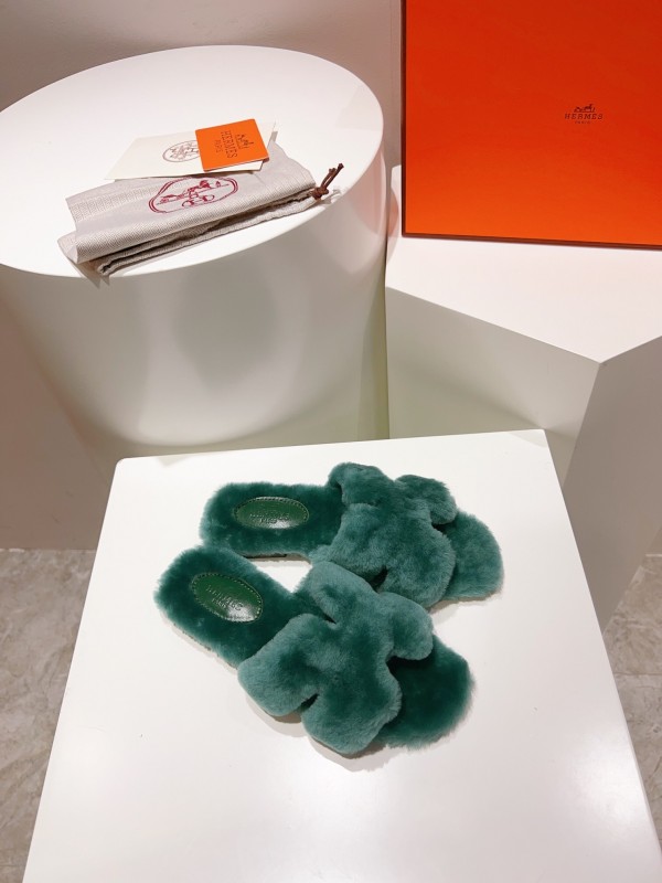 Hermès Teddy Wool H Slippers Flat Sole Fur Slides - LY00240