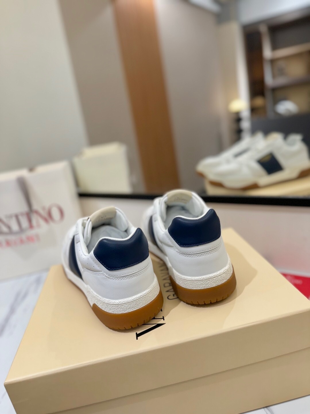 VALENTINO 2025 SS Casual Sneakers with Large V Hook-and-Loop Design - AS00370