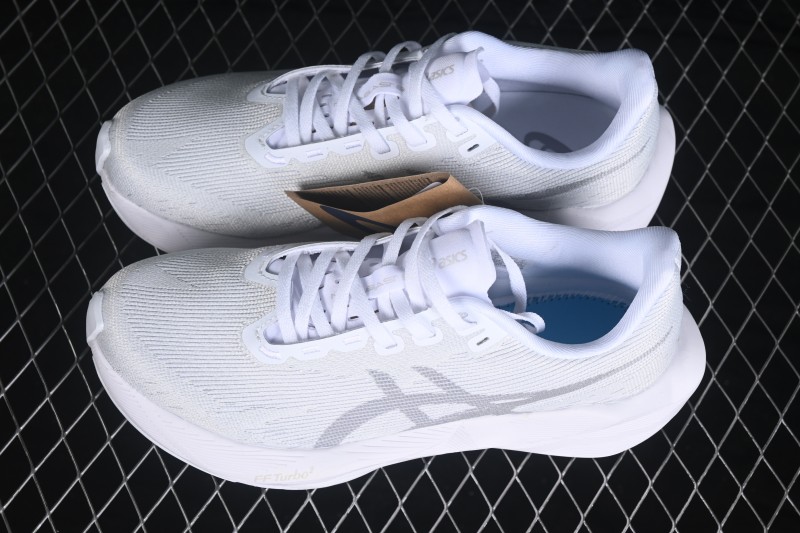 Asics Novablast 6 Retro Running Shoes with Breathable Mesh and Cushioning for Men - 1012C008-100