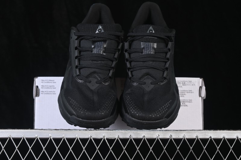 Nike ACG Zegama Trail Running Shoes with Cushioned React Foam and Grippy Rubber Outsole - HV8116-002