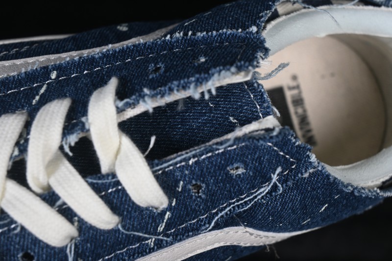 Vans Old Skool Frayed Low-Top Skateboarding Shoes - VN000E9HGTL