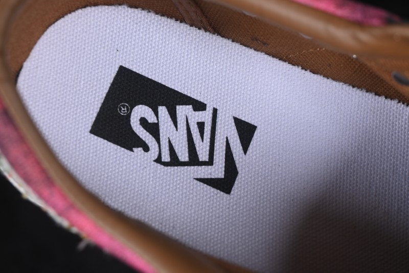Vans Sk8-Low Casual Skateboarding Shoes with Detachable Badge Embellishments - VN0A4UUK6BT