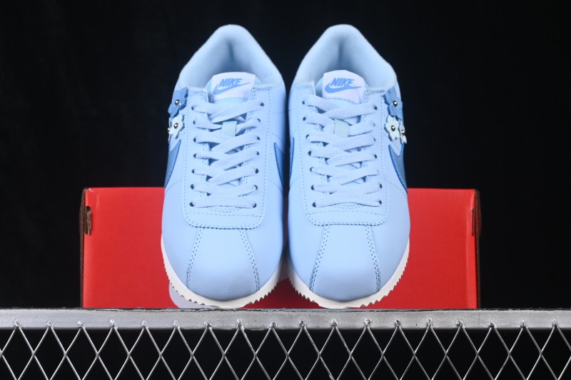 Nike Classic Cortez Retro Running Shoes with Vintage Design - IV5675-100