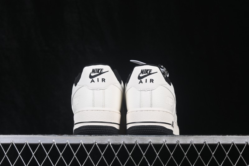Nike Air Force 1 '07 Low Casual Skateboarding Shoes with Full-Length Air Cushion - DN9688-135