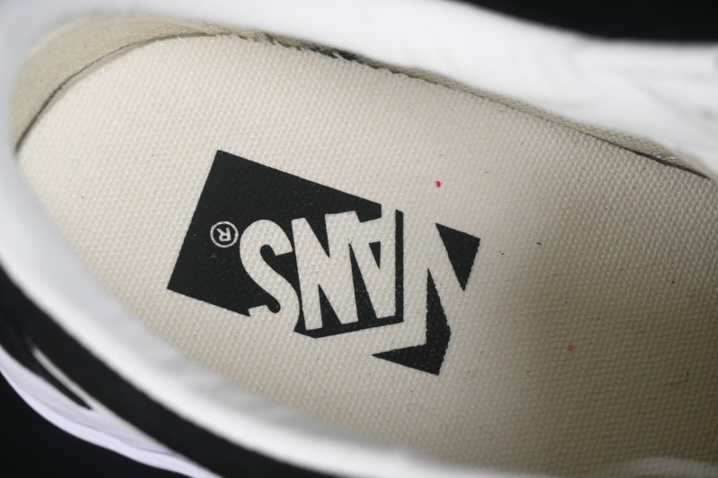 Vans Old Skool 36 Low-Top Casual Skate Shoes with Classic Side Stripe - VN000CNGCIE1