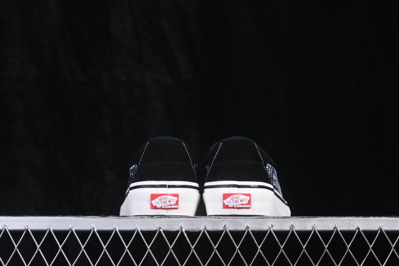 Vans Skate Skool Low-Top Casual Skateboarding Shoes with Classic Design - VN0A5FCF6EA