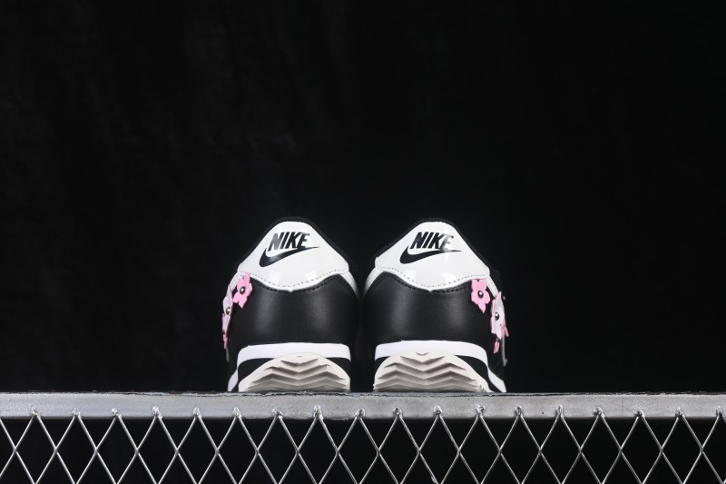 Nike Classic Cortez Leather Retro Running Shoes - IV5675-001