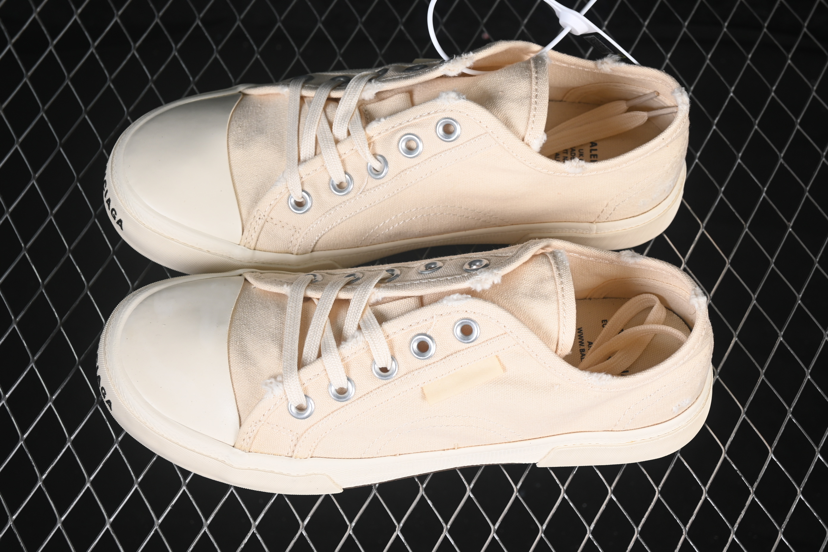 Balenciaga Paris Low Top Lace-Up Distressed Casual Half-Slip Sneakers W3RC49092