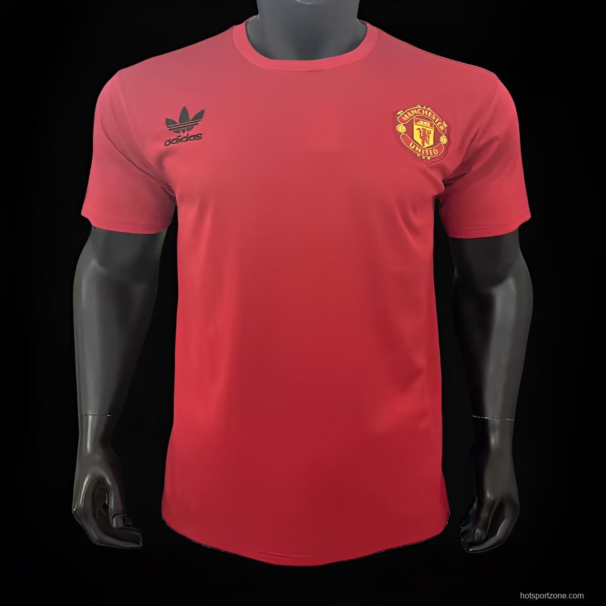 23/24 Manchester United Essentials Trefoil T-Shirt